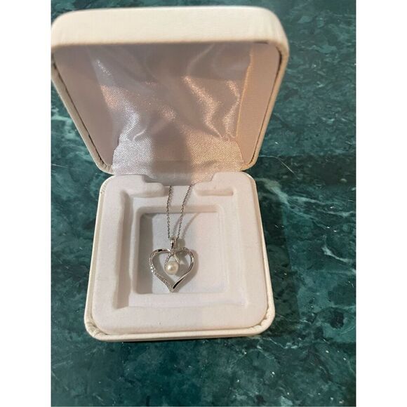 Kay’s Heart Pearl & White Lab-Created Sapphire Sterling Silver Necklace Gift Box - Picture 7 of 8